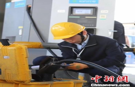 
                    “放心桩”来了！广州已累计强制检定充电桩约6.9万台次
               