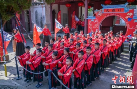 
                    （乡村行·看振兴）浙江慈城古县城研学游客量翻两番 “行万里路”火出圈
               