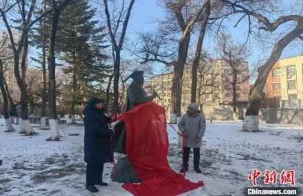 
                    吉林揭幕民族英雄吴大澂铜像 重启百年书院
               