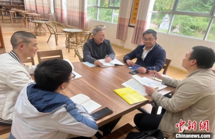 跨越山海播撒希望 上海教育帮扶团队助云南莘莘学子追逐梦想
跨越山海播撒希望 上海教育帮扶团队助云南莘莘学子追逐梦想