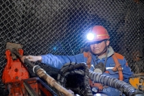 山东能源兖矿鲍店煤矿综掘一区553队月进尺增幅65%