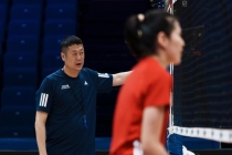 女排队长鼓励队员：光脚的不怕穿鞋的 轻装上阵冲击对手