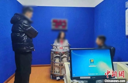 
                    辽宁大连破获特大骗取出境证件案  抓获嫌犯13名
               