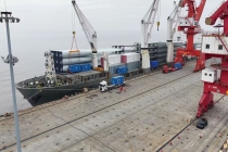 储能柜“散货出海”首航：从上海南港到西班牙，40天海上新通道