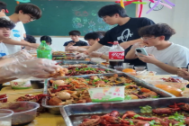 一班主任自费2000元操办“毕业盛宴”送别学生